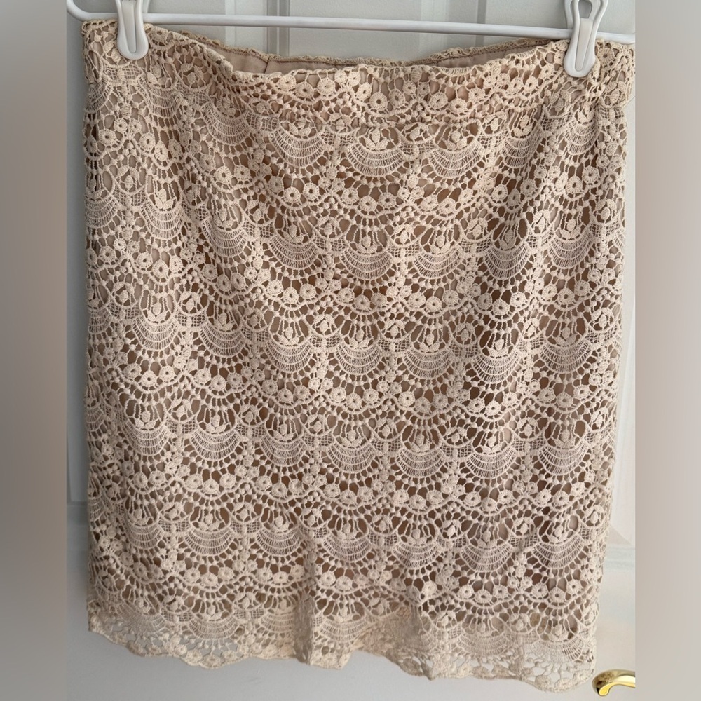 H&M Cream Lace Pencil Skirt | Size Large | Excellent PreβLoved
